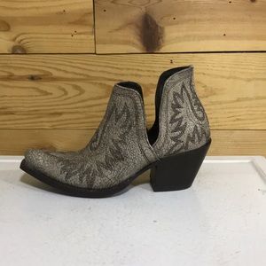 Ariat Dixon Boot Shoes Booties 9 Blanco 